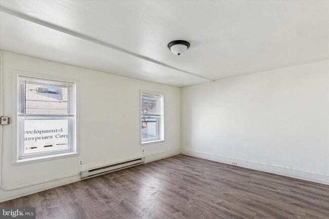 Building Photo - 326 E Airy St