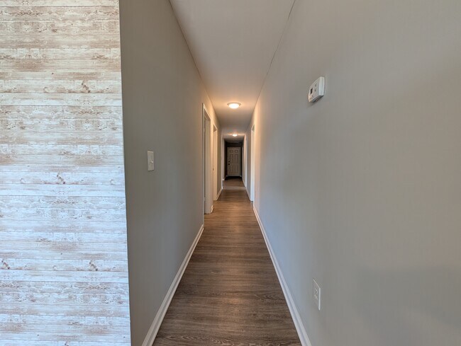 Foto del edificio - 610 S Market St