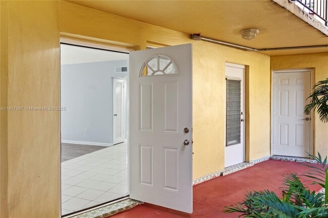 Foto del edificio - 18630 NE 18th Ave