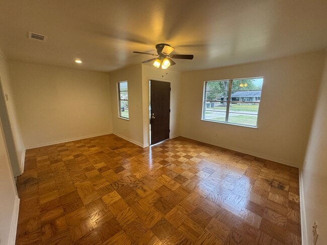 Foto del edificio - Charming 2-Bedroom, 1-Bath Home with Moder...