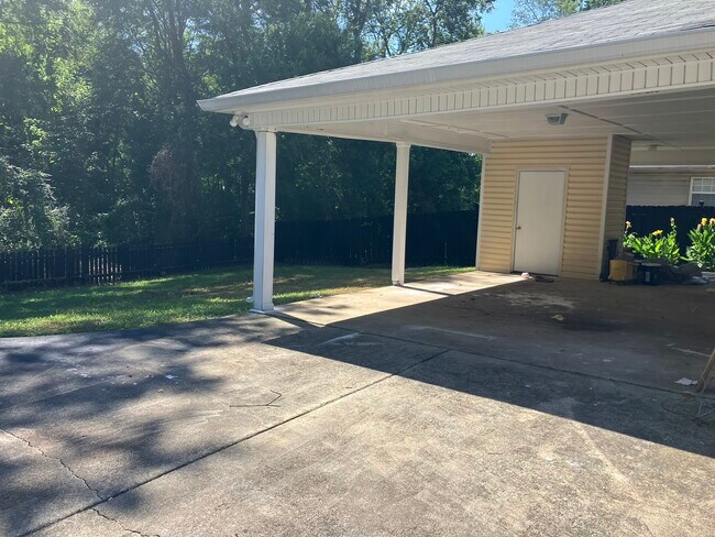 Building Photo - 136 Park Place Ln