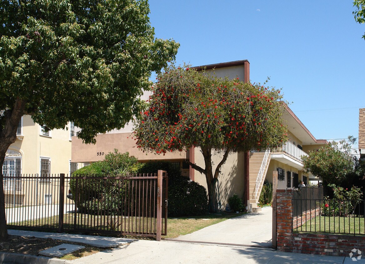 Building Photo - 550 N Serrano Ave