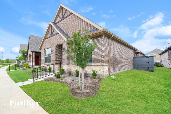 Foto del edificio - 7317 Elm Grove Ln