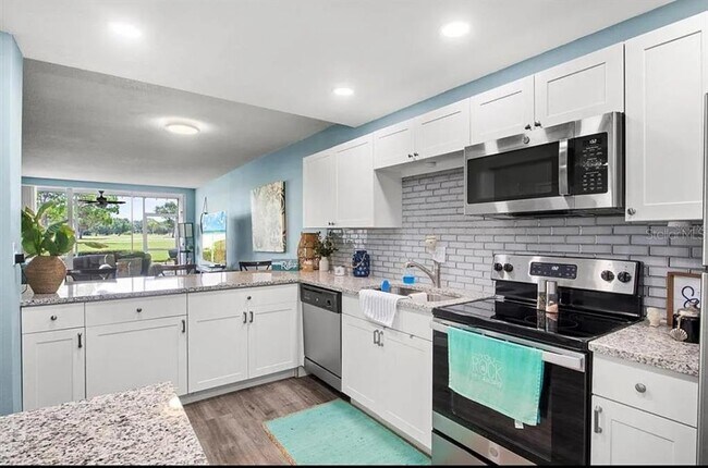 Foto del edificio - 7461 W Country Club Dr N