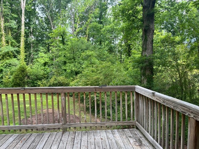 Building Photo - 402 Upper Highland Dr
