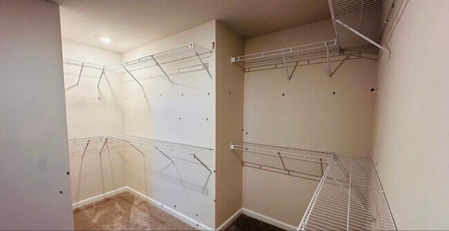 Building Photo - 71 Founders Dr