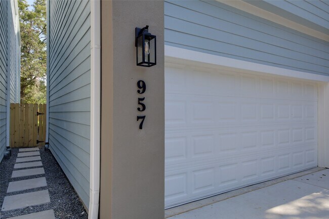 Building Photo - 957 Ringold St