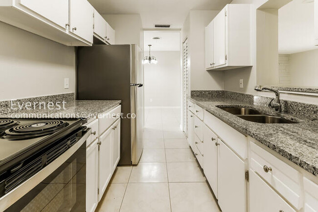 Foto del edificio - 1120 Constantine St