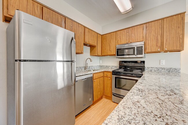 Building Photo - $1,250- 1 Bed, 1 Bath Condo in Denver with...