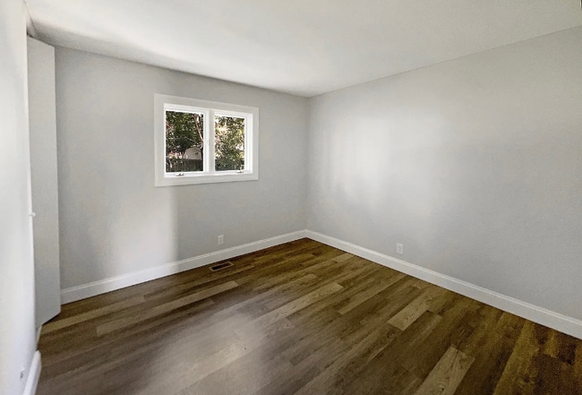 Foto del edificio - 8040 Goldenrod Ct