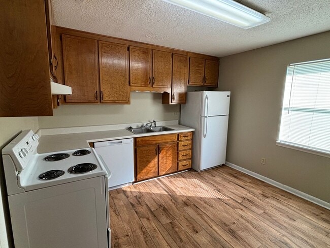 Building Photo - 2 Bedroom/1 Bath Duplex located in Hahira
