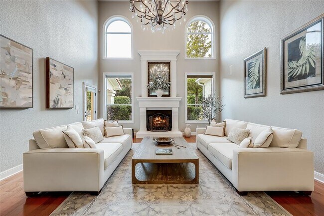 Building Photo - 2116 Demona Dr