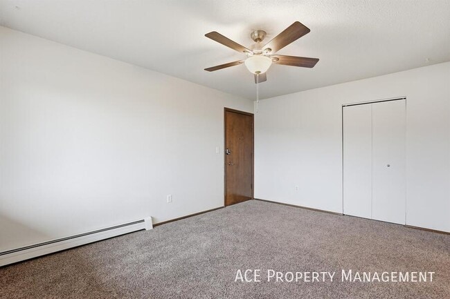 Building Photo - 733 Dakota Dr