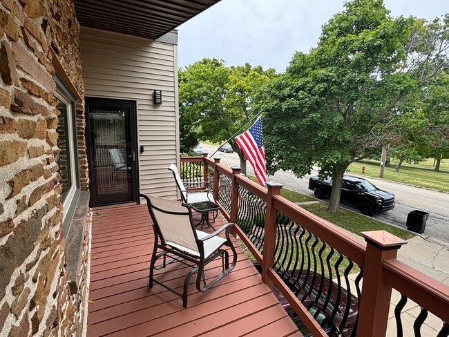Elevated Front Terrace - 3455 E Lunham Ave