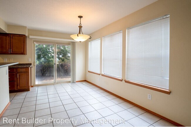 Foto del edificio - 13216 Executive Ridge Dr NE