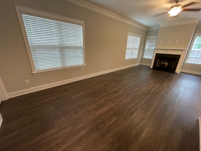 Building Photo - 833 Silver Leaf Dr