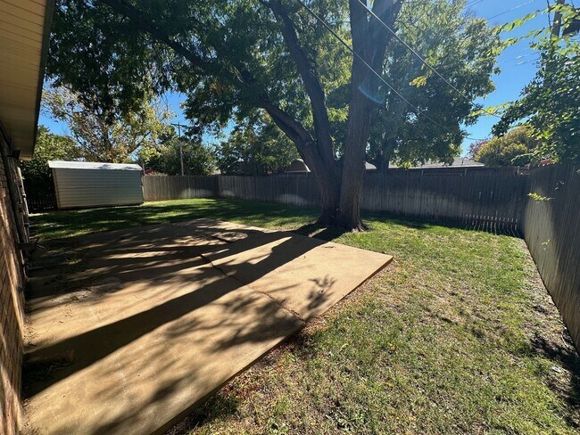 Foto del edificio - 7503 Elmhurst Dr