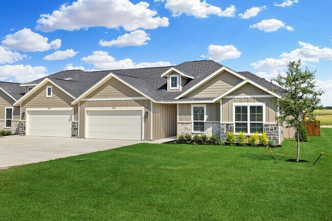 Foto del edificio - EDGEWOOD ESTATES NOW PRE-LEASING! LUXURIOUS DUPLEX LOCATED ON 1-ACRE LOT IN MIDLOTHIAN, TX!