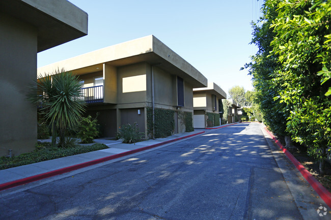 Driveway entrance - El Arbolado