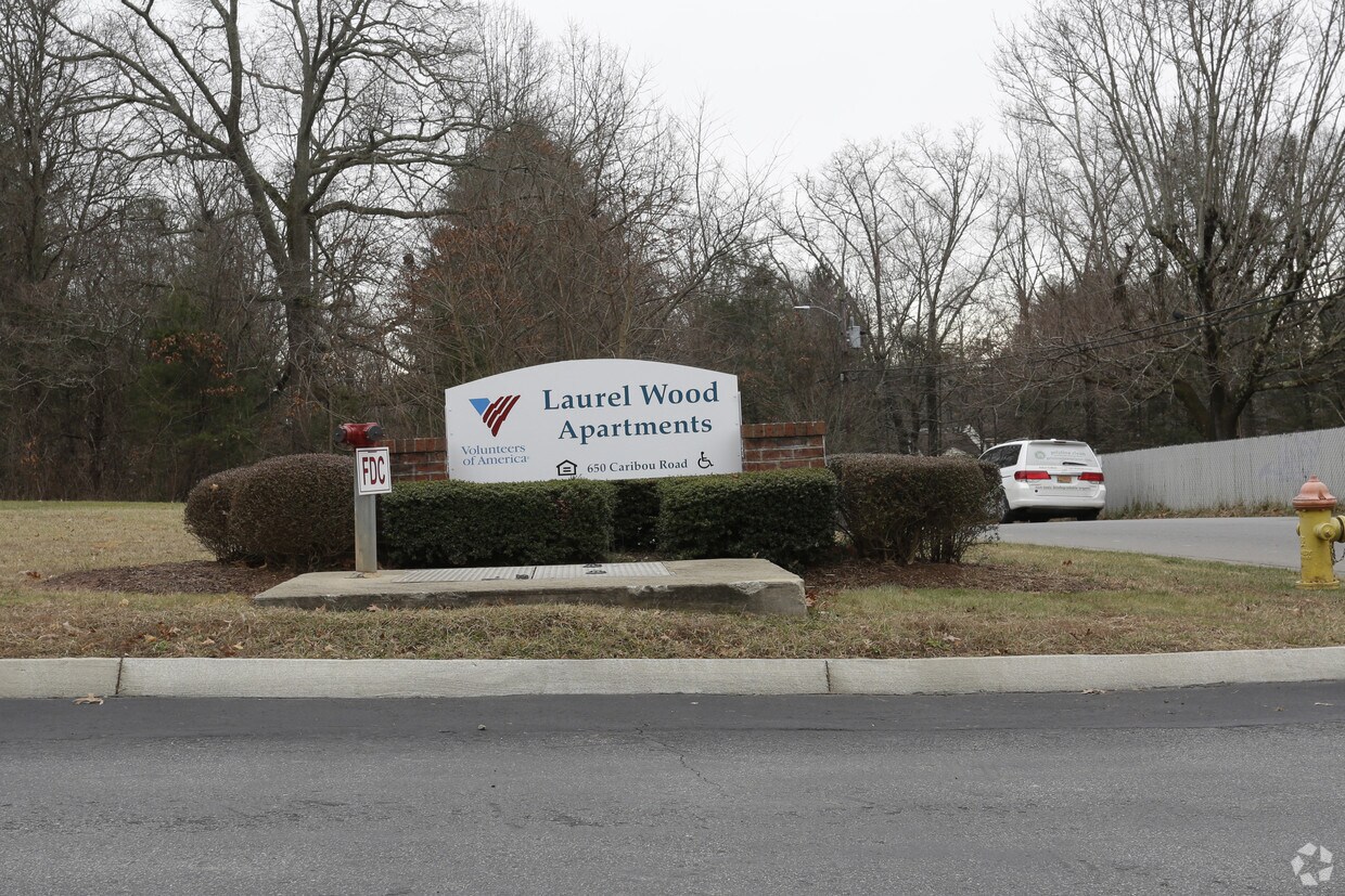 Foto del edificio - Laurel Wood Apartments