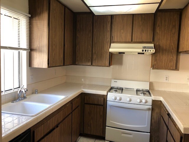 Kitchen - 170 Casuda Canyon Dr