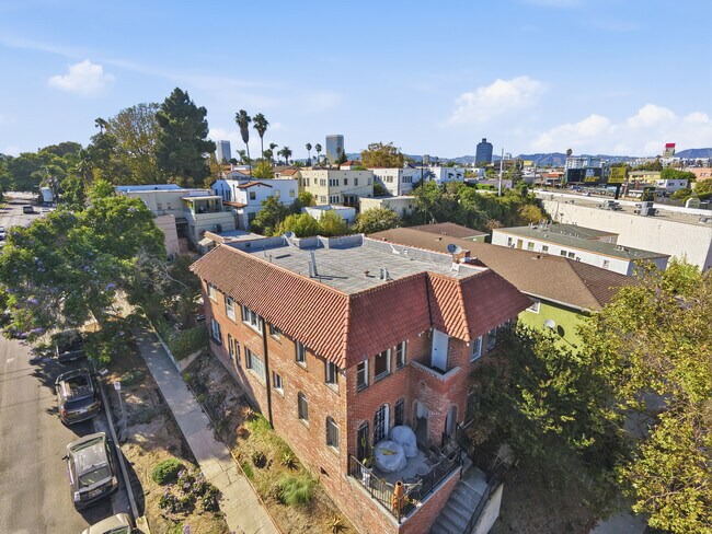 Building Photo - 1097 S Orange Dr