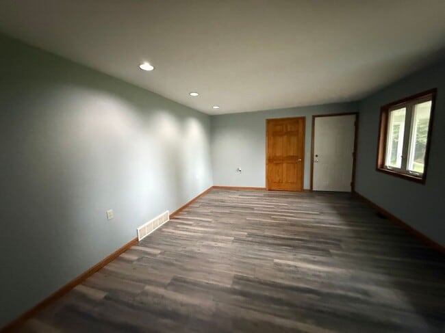 Building Photo - 386 S Brooke St