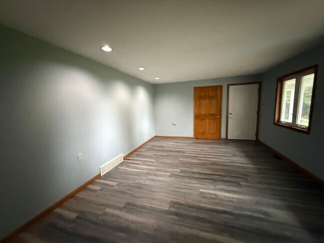 Foto del edificio - 386 S Brooke St