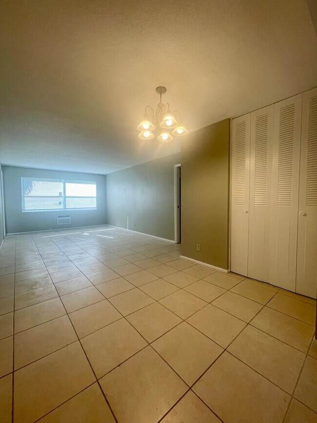 Foto del edificio - 1480 E Sample Rd