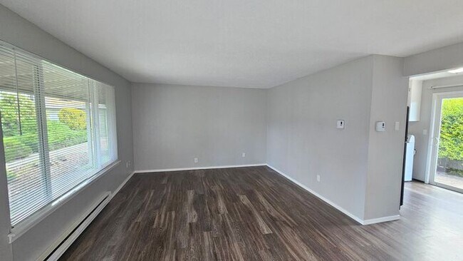 Foto del edificio - Beautiful Tacoma duplex 2bd 1 bath w/ 1 car garage