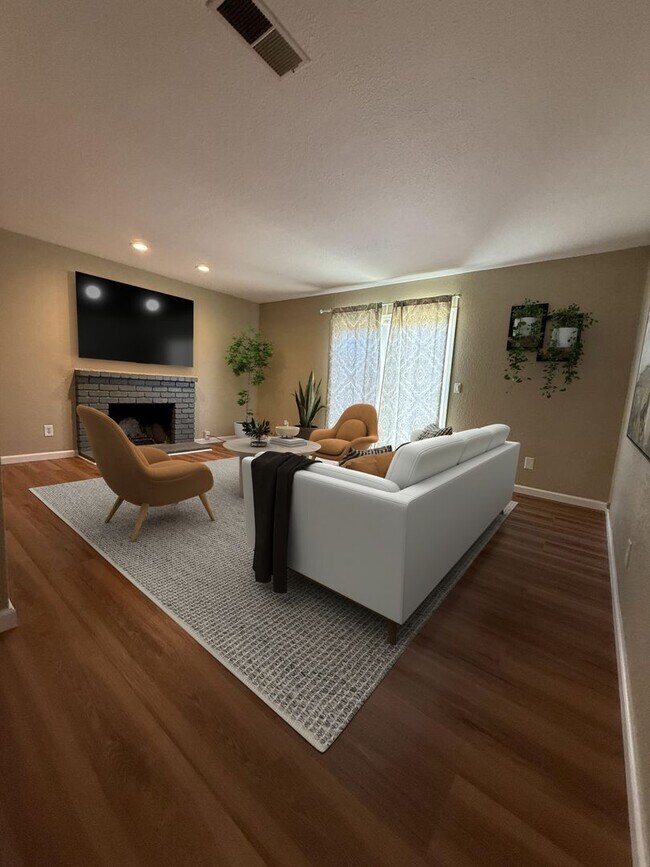 Foto del edificio - *Beautifully Updated 4 Bedroom, 2 Bathroom Home in Fairfield! 2 Week Concession Off First Month R...