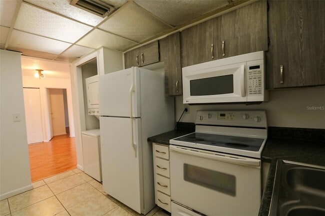Foto del edificio - 711 Russell Ln