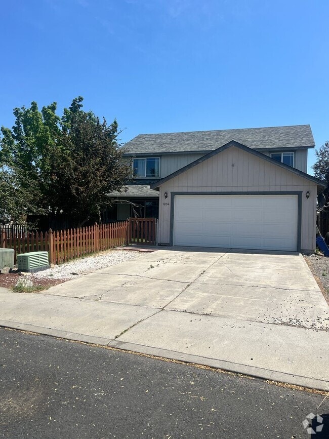 Building Photo - 1204 SW 33rd St
