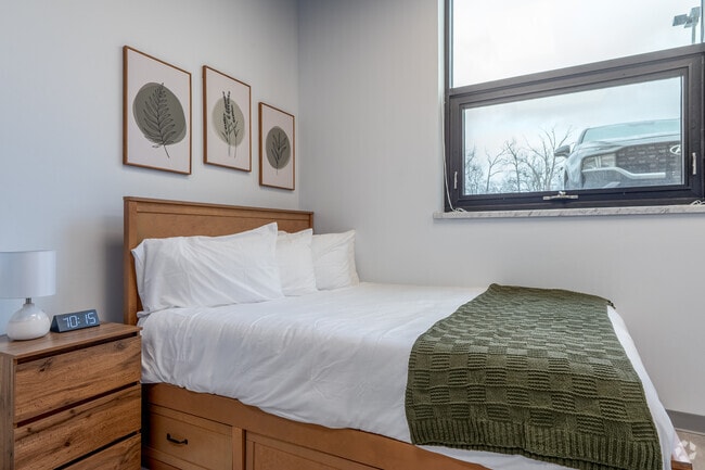 Studio - 293SF - Bedroom - 1101 E South River