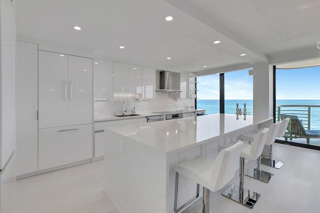 Building Photo - 250 S Ocean Blvd