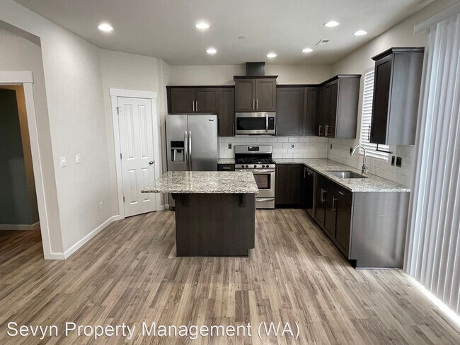Foto del edificio - 3 br, 2.5 bath House - 4930 130th Pl SE #B