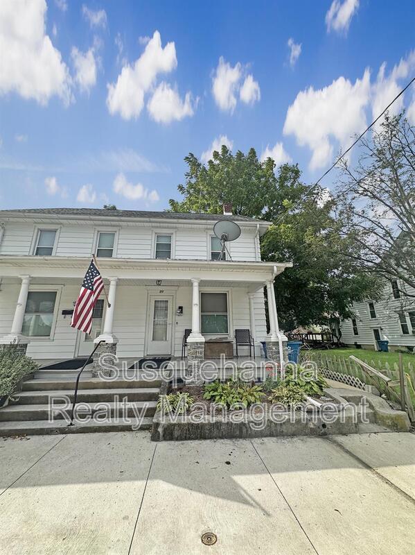 Primary Photo - 21 W High St