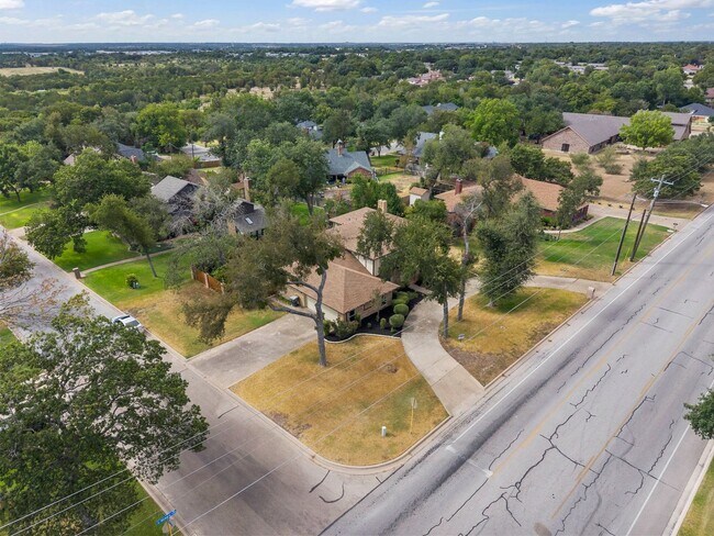 Building Photo - 4306 Hickory Rd