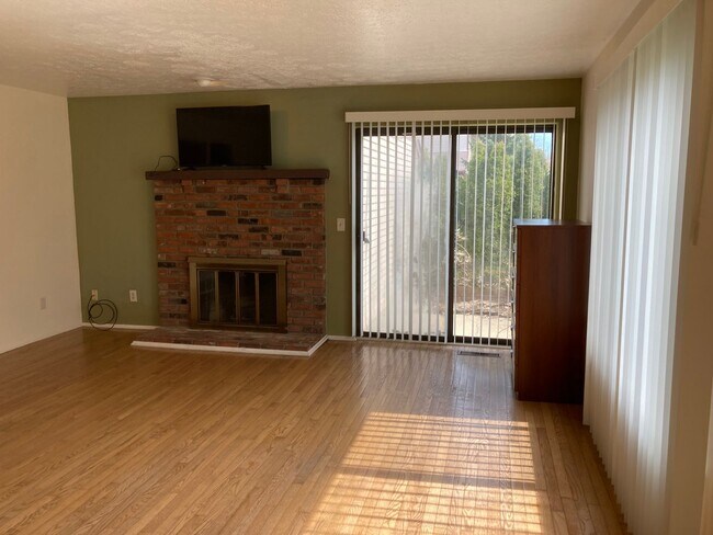 Foto del edificio - Condo for Rent Richmond Heights