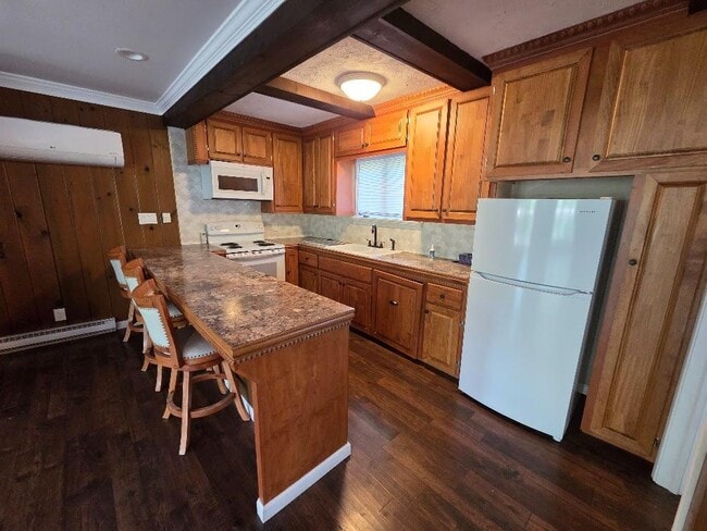 Building Photo - 2043 Cardner Rd