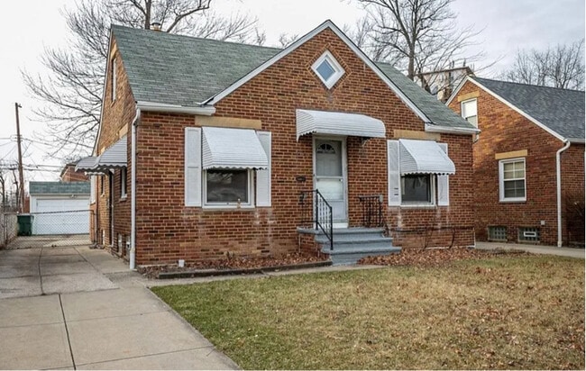 Building Photo - 236 E 246th St