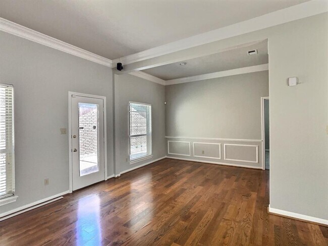 Building Photo - 1206 Forest Home Dr