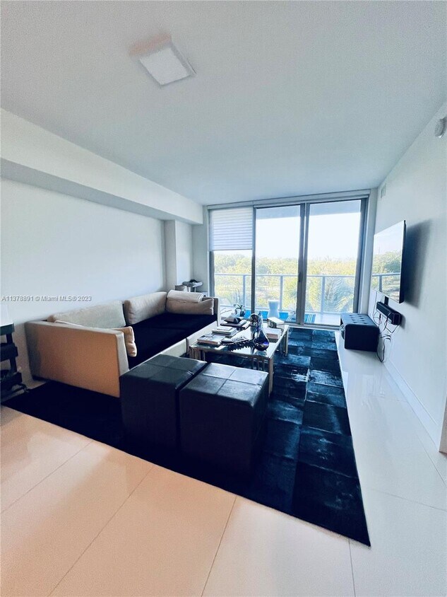 16385 Biscayne Blvd Unit 303, Sunny Isles Beach, FL 33160 Condo for