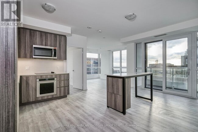 Building Photo - 15 Richardson St