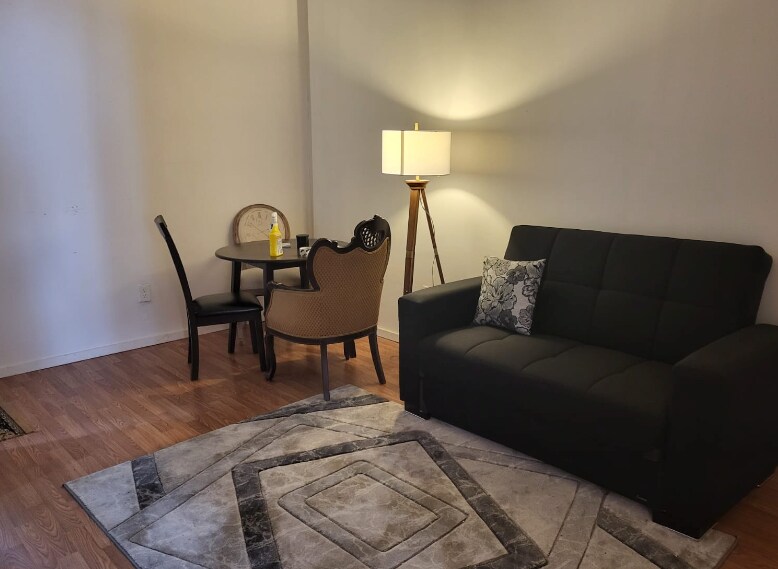 Foto del edificio - 808 Nostrand Ave