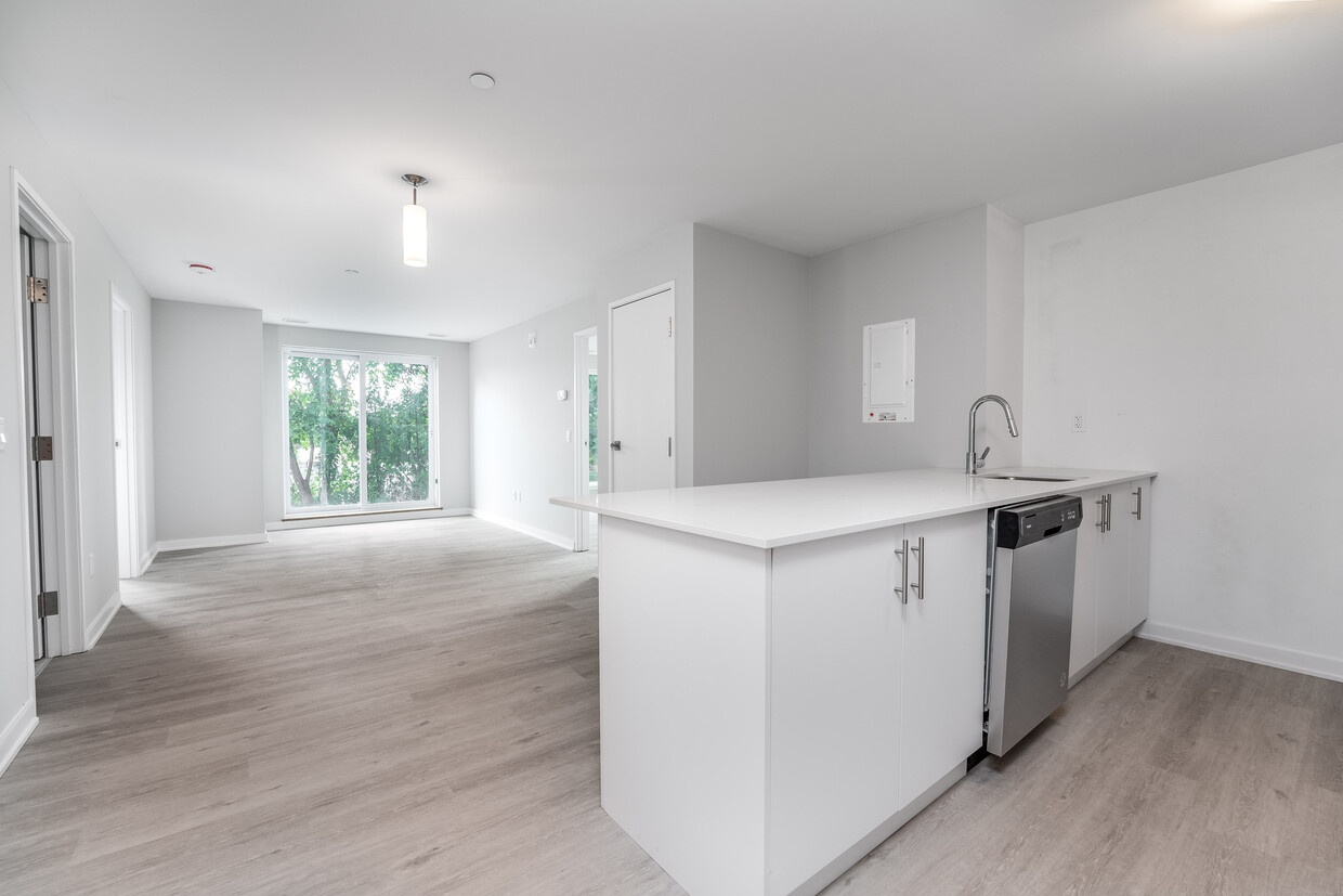 open concept suits - 1685 Kilborn Av