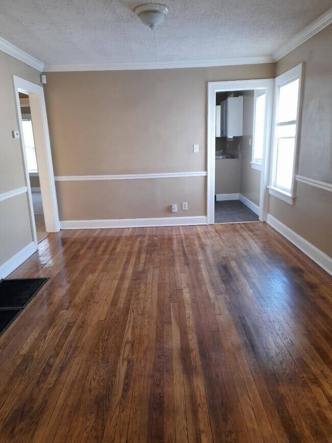 Building Photo - 5400 Highland Ave