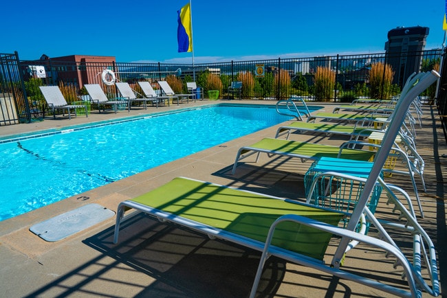 Building Photo - Altura