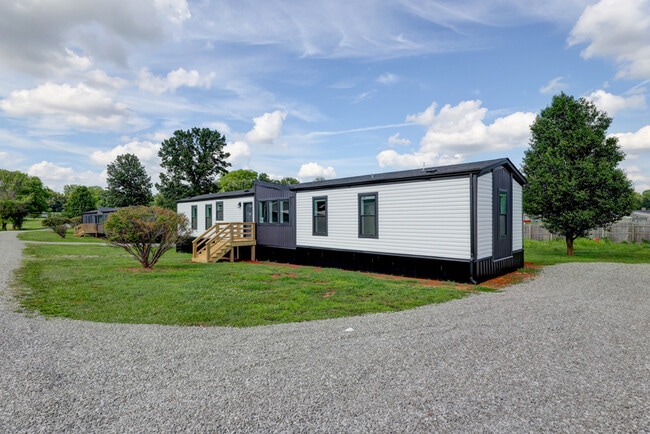 Building Photo - 5233 Clarksville Rd