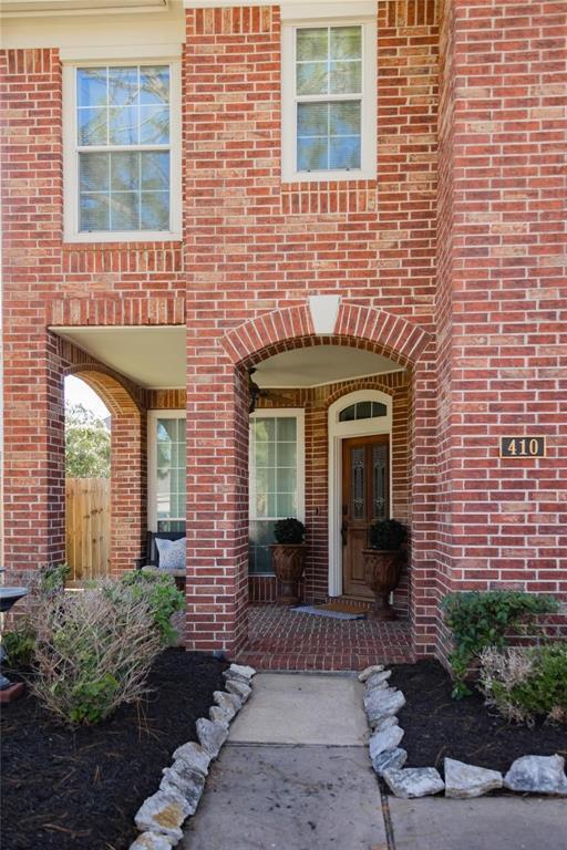 Foto del edificio - 410 Blossomwood Dr